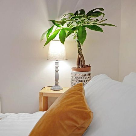 Cheerful Stays: Spacious Flat In Vibrant Leith Edinburgh Eksteriør billede