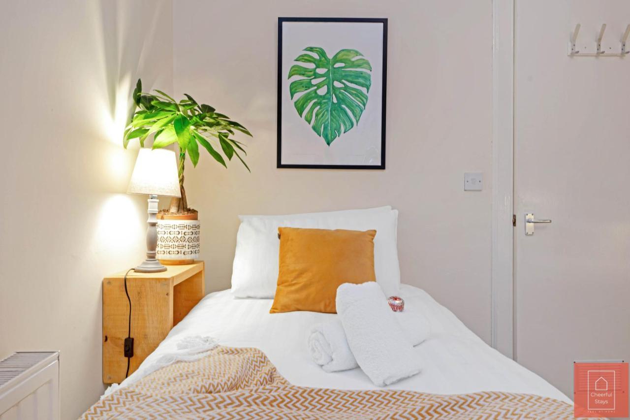 Cheerful Stays: Spacious Flat In Vibrant Leith Edinburgh Eksteriør billede