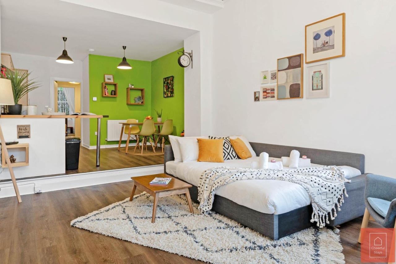 Cheerful Stays: Spacious Flat In Vibrant Leith Edinburgh Eksteriør billede