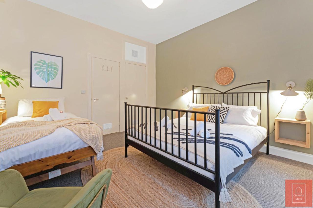 Cheerful Stays: Spacious Flat In Vibrant Leith Edinburgh Eksteriør billede